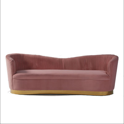 Купить Живущая комната Tufted софа бархата закоптелая розовая с основанием металла Производство в сети